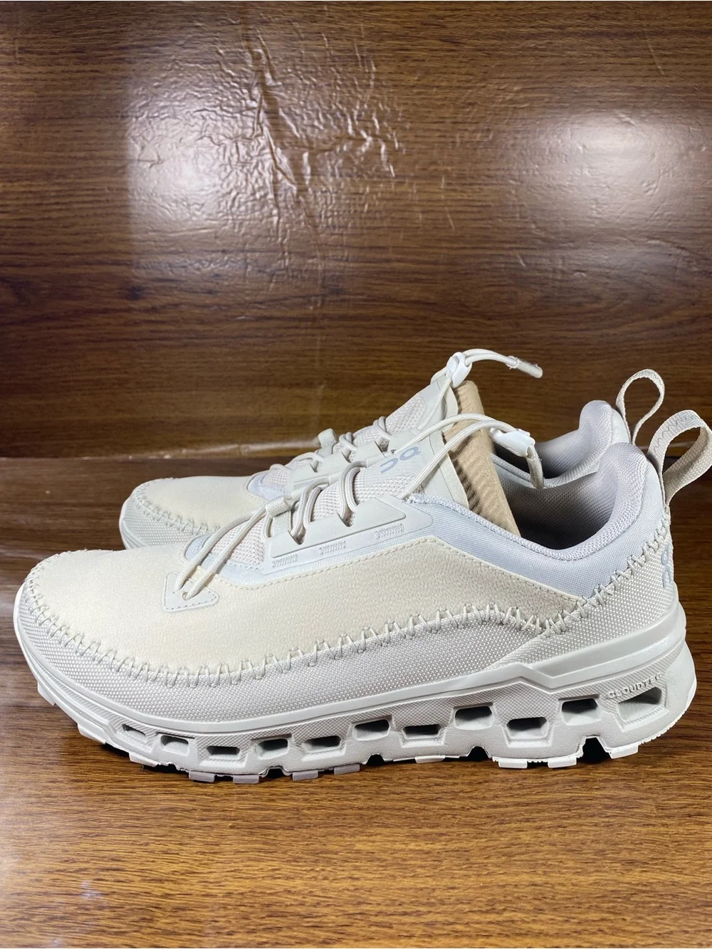 ON Cloud Women's Cloudaway 2 in Sand/Ice size 8 - Picture 4 of 9
